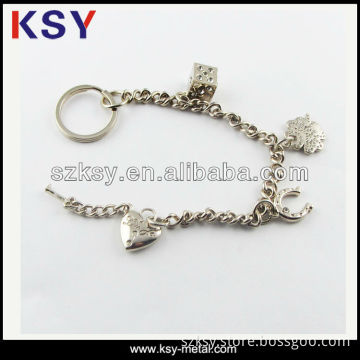 2016 new type zinc alloy material metal keychain with man